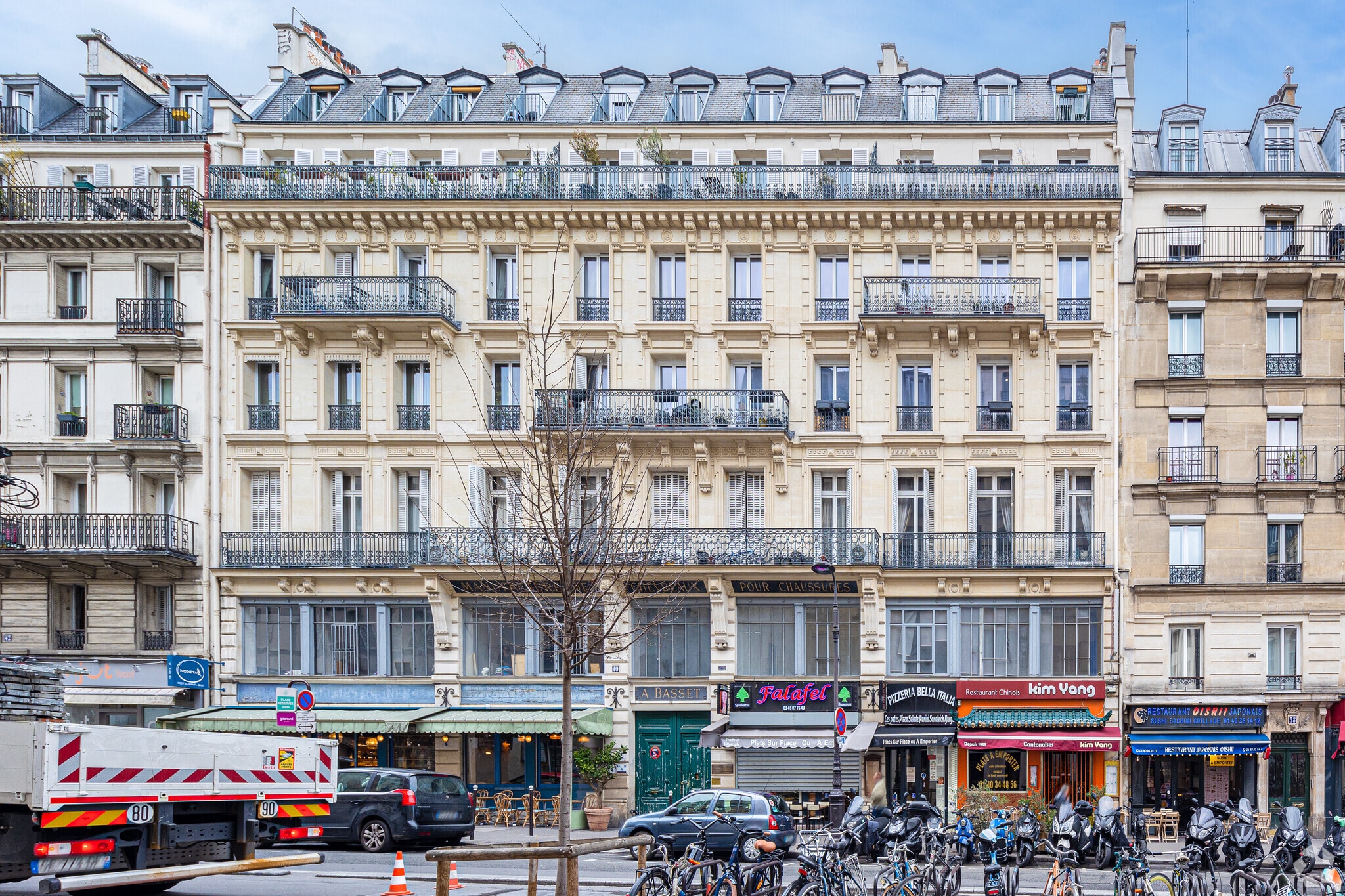 40 Rue Louis Blanc, Paris for lease Primary Photo- Image 1 of 10