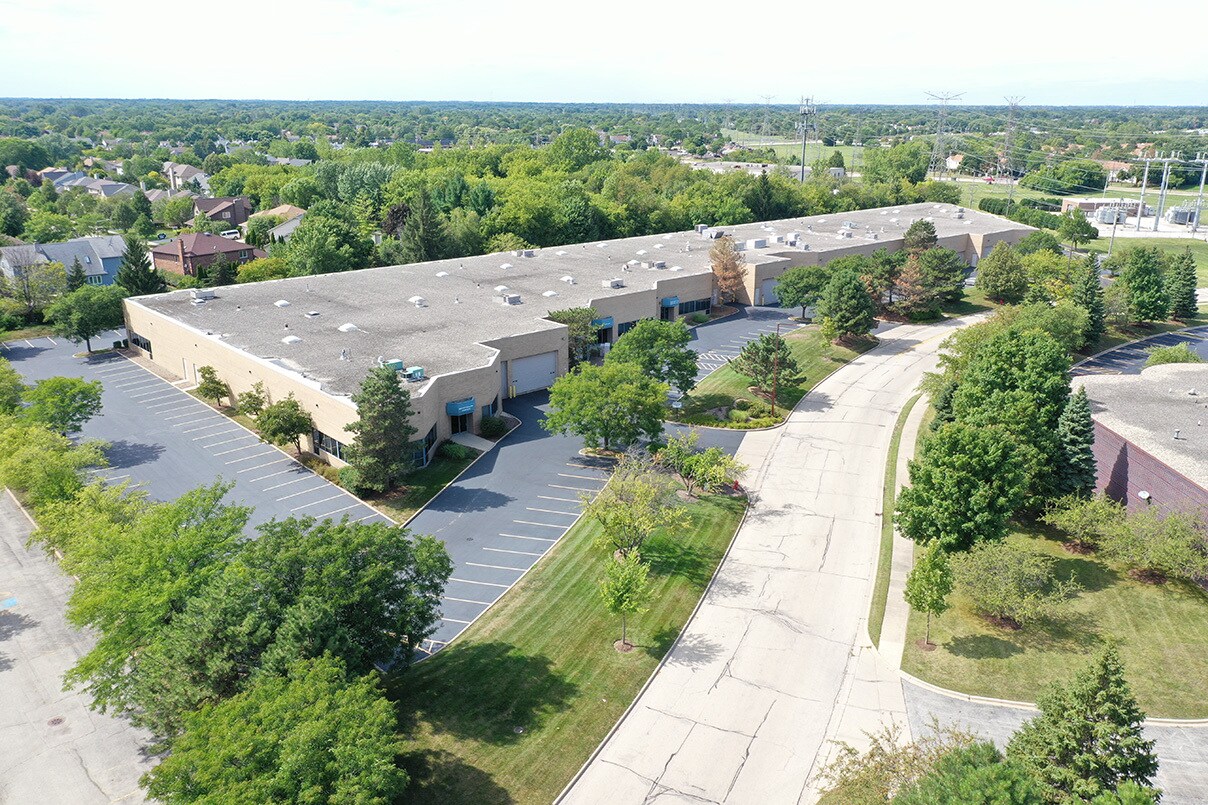 1001-1015 Commerce Ct, Buffalo Grove, IL à louer Photo du bâtiment- Image 1 de 8