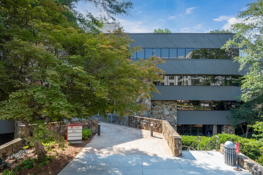 2400 Lake Park Dr SE, Smyrna, GA for lease - Building Photo - Image 2 of 9