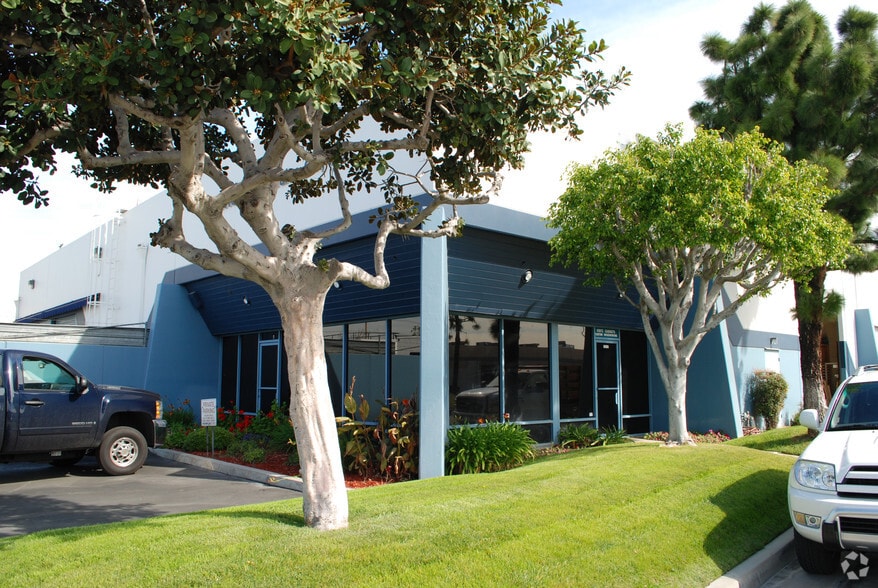 1241 N La Loma Cir, Anaheim, CA for sale - Building Photo - Image 2 of 5