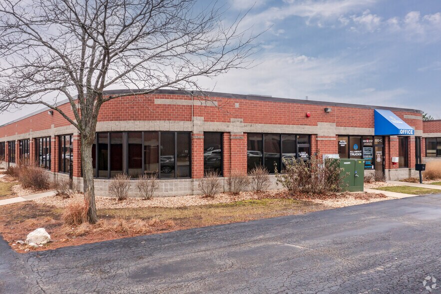 620-630 Tollgate Rd, Elgin, IL à louer - Photo du bâtiment - Image 1 de 7