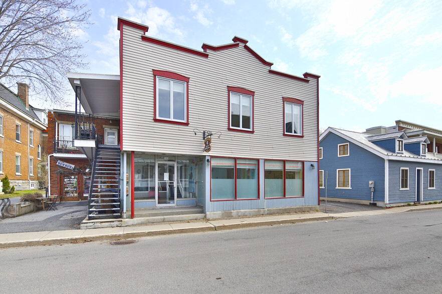 159-165 Ch De Saint-Jean, La Prairie, QC for lease - Building Photo - Image 1 of 14