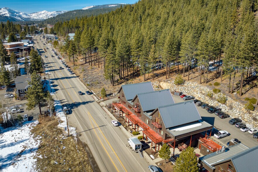 10800 Donner Pass Rd, Truckee, CA à vendre - Photo du bâtiment - Image 1 de 16