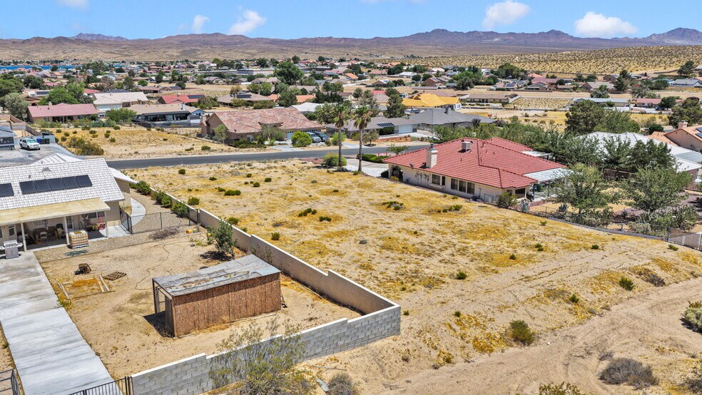 26708 Hitching Post Ln, Helendale, CA à vendre - Aérien - Image 2 de 20