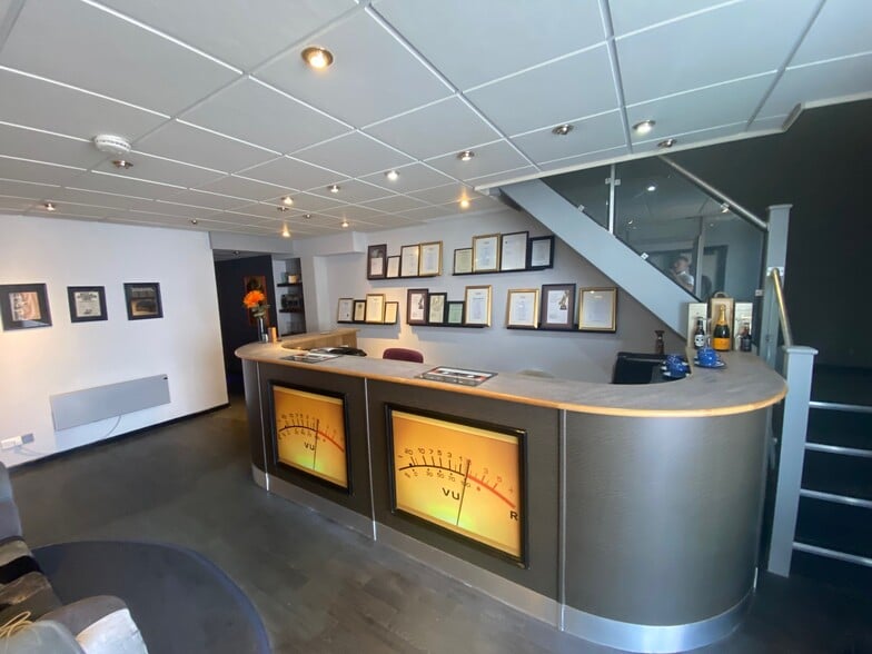 11-13 Bamford St, Stockport for sale - Interior Photo - Image 3 of 14