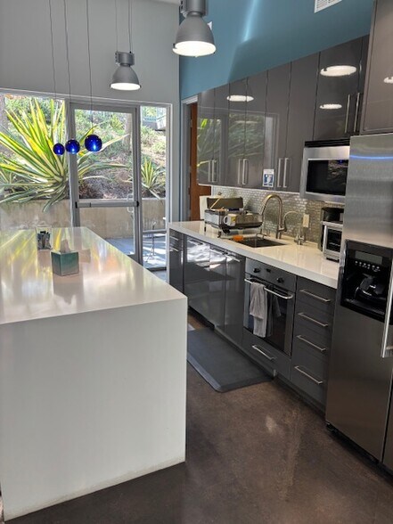 2565 Camino del Rio S, San Diego, CA à louer - Photo du bâtiment - Image 3 de 4