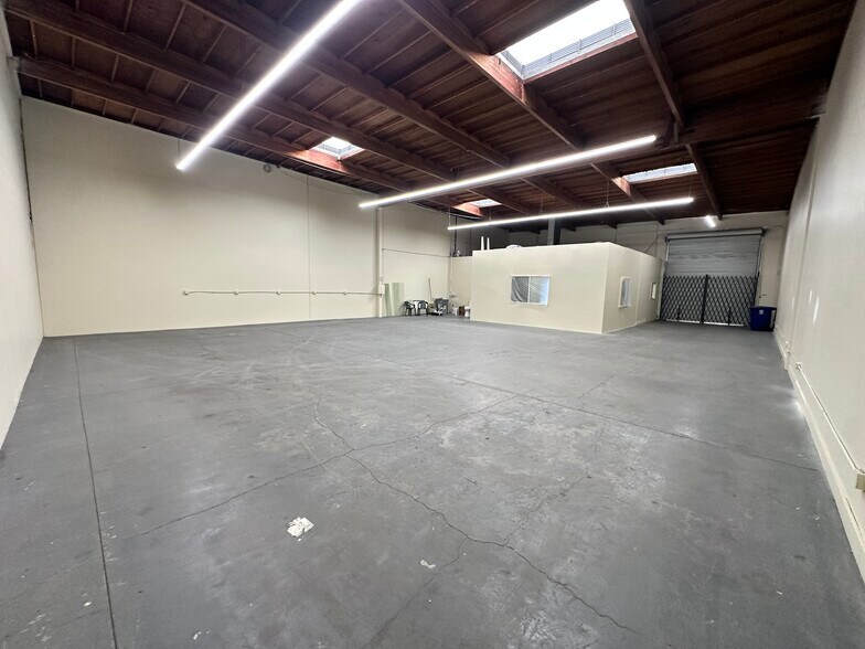 10751-10759 Forest St, Santa Fe Springs, CA à louer - Photo du bâtiment - Image 3 de 5