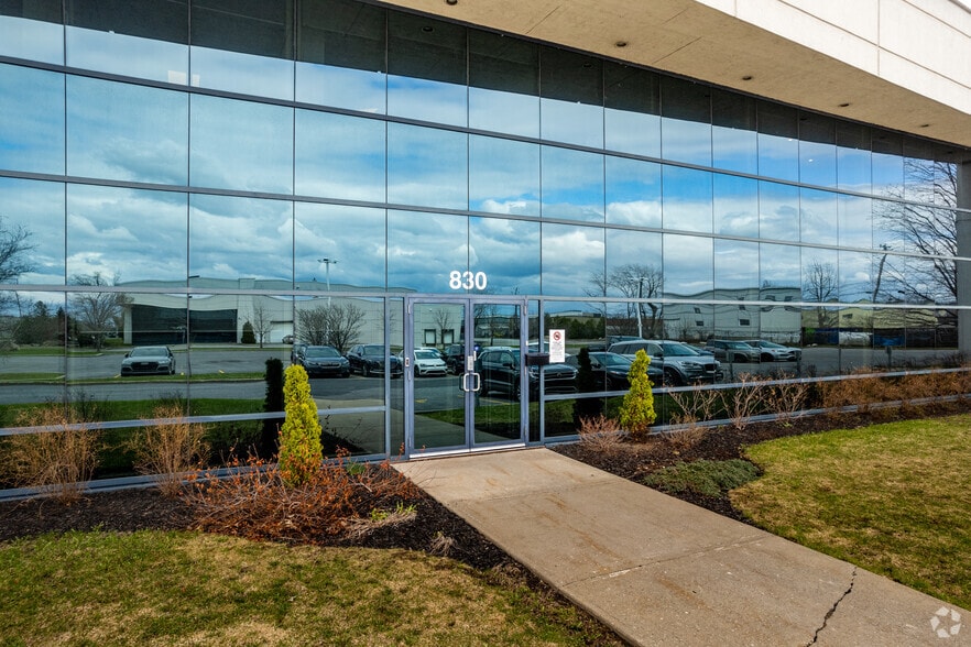 830 Rue Delage, Longueuil, QC à louer - Photo du bâtiment - Image 2 de 5