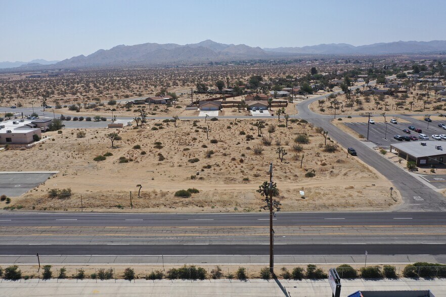 58401 Twentynine Palms Hwy, Yucca Valley, CA à vendre - Photo du bâtiment - Image 2 de 6