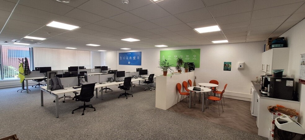26 West St, Horsham for lease - Interior Photo - Image 1 of 12