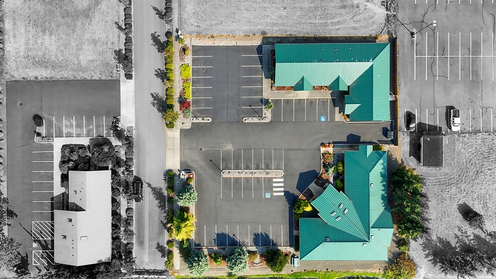 Eureka Way portefeuille de 2 propriétés à vendre sur LoopNet.ca - Photo du bâtiment - Image 2 de 13