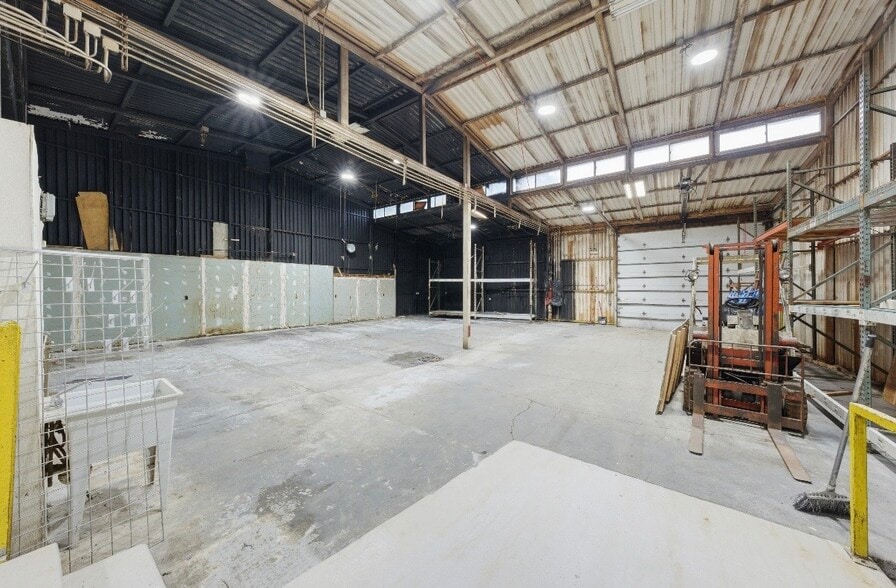 2290-2292 S Blue Island Ave, Chicago, IL for lease - Interior Photo - Image 1 of 7