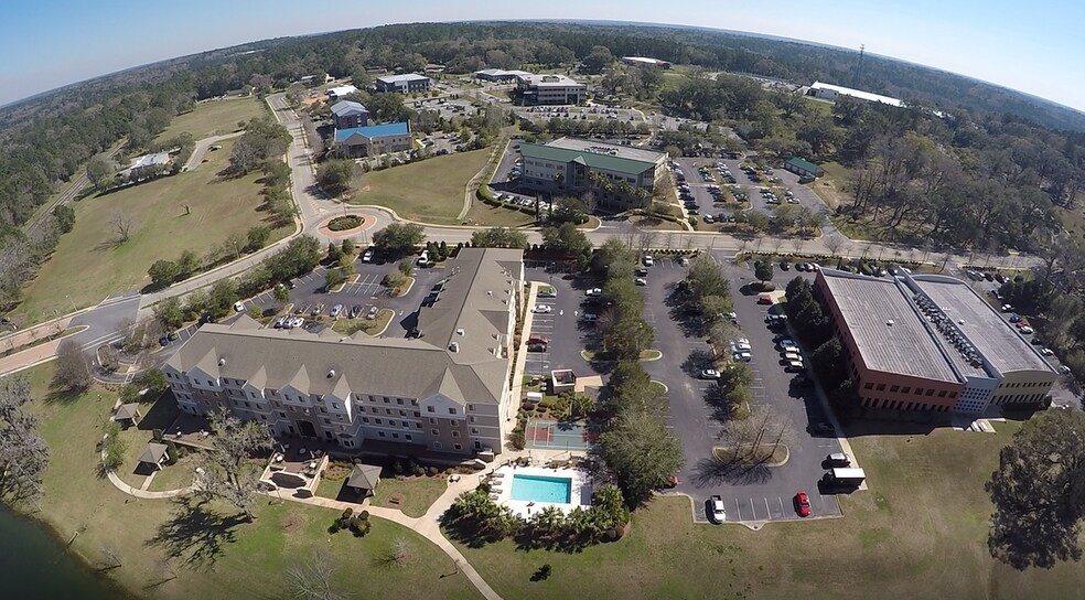 Summit Lake Dr, Tallahassee, FL à vendre - Photo du bâtiment - Image 2 de 5