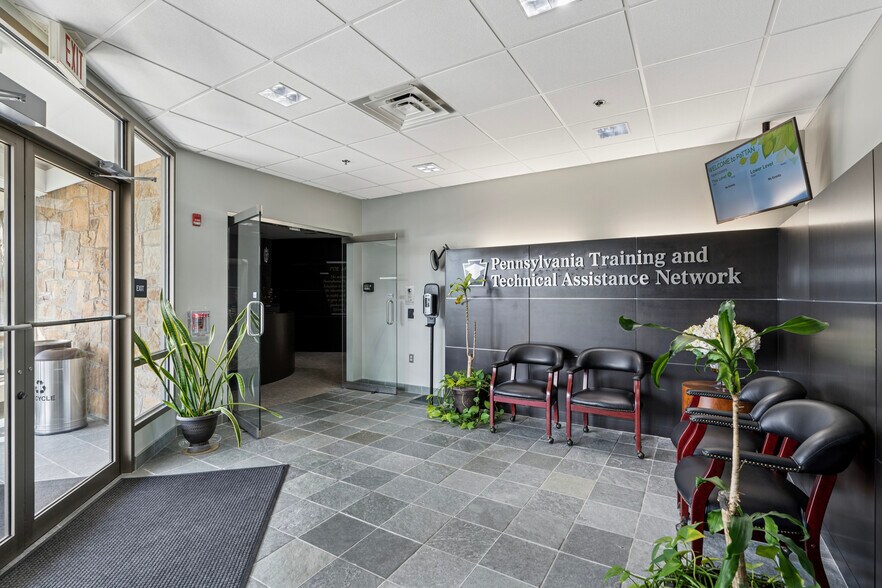 333 Technology Dr, Malvern, PA à louer - Photo du bâtiment - Image 3 de 6