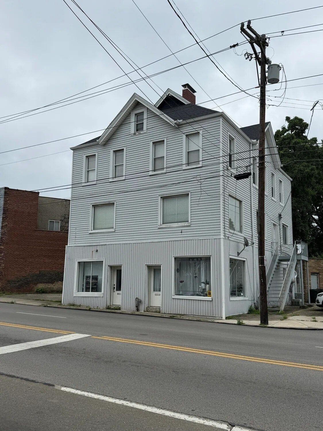 7124-7126 Montgomery Rd, Cincinnati, OH à vendre Photo du bâtiment- Image 1 de 7