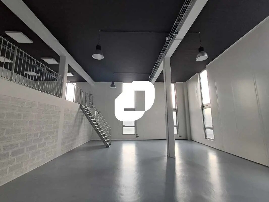 Flex in Bordeaux for lease Building Photo- Image 1 of 10