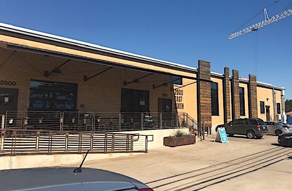 2000 E 6th St, Austin, TX à louer - Photo du bâtiment - Image 2 de 23