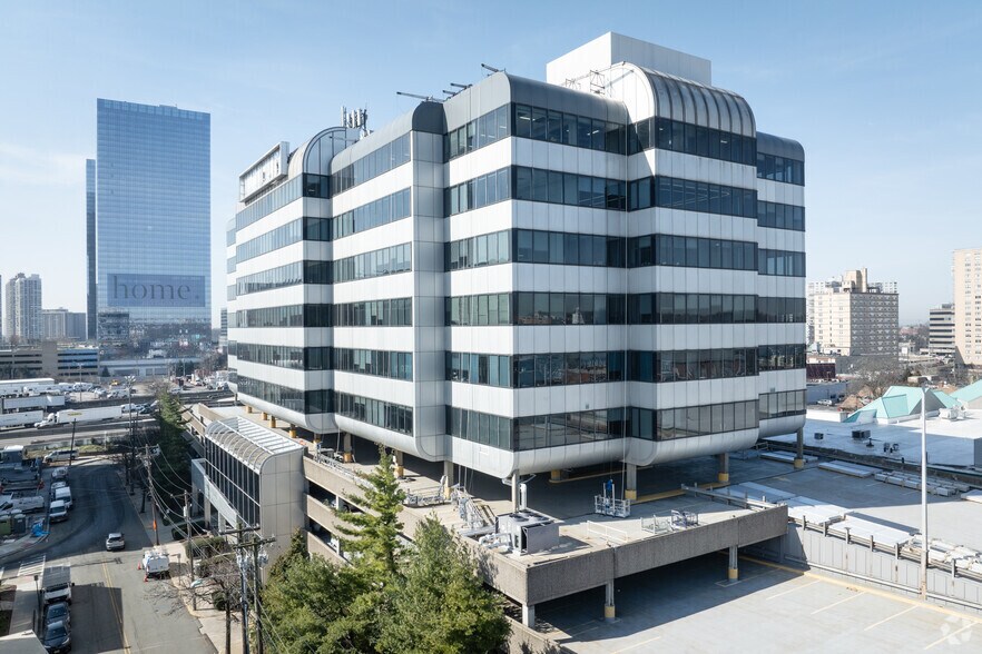 1 Bridge Plz N, Fort Lee, NJ à louer - Photo du bâtiment - Image 1 de 6