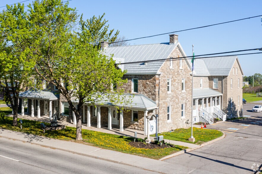 1811 St Joseph Blvd, Ottawa, ON for sale - Building Photo - Image 1 of 1