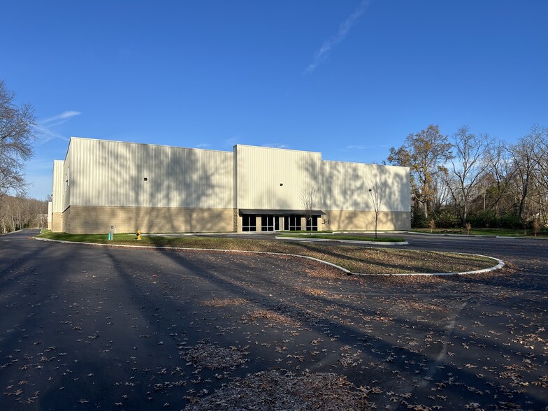 6441 Ladd Ave, Louisville, KY for lease - Building Photo - Image 1 of 4