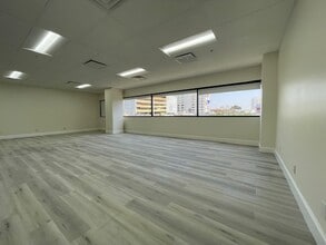 340 E 2nd St, Los Angeles, CA for lease Interior Photo- Image 1 of 6