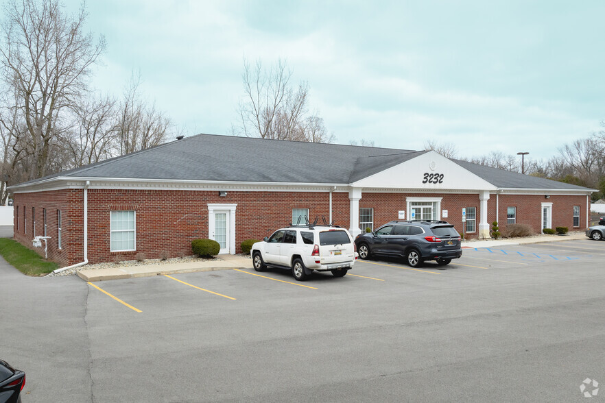 3232 Central Park W, Toledo, OH for lease - Primary Photo - Image 1 of 7