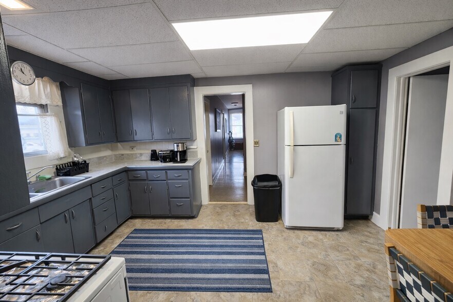 105 Parkview Ave, Elmwood Park, NJ à vendre - Photo du bâtiment - Image 2 de 10