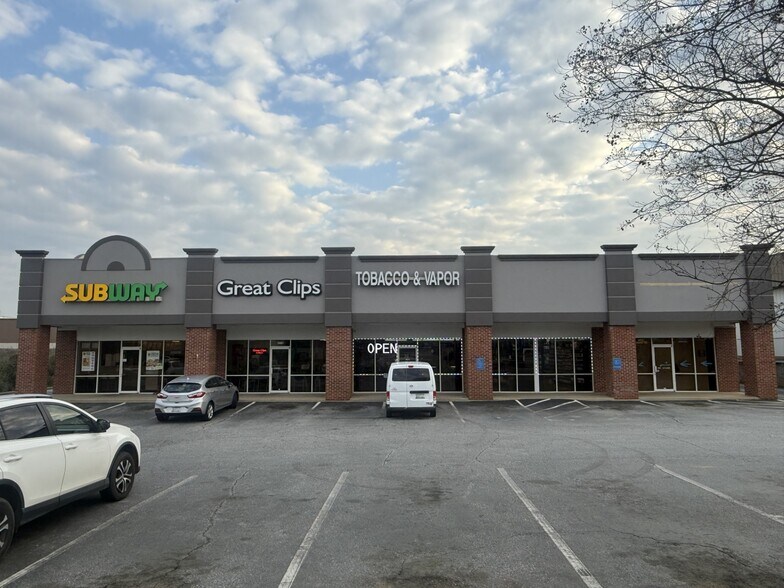 15 Ray E Talley Ct, Simpsonville, SC à vendre - Photo du bâtiment - Image 2 de 5
