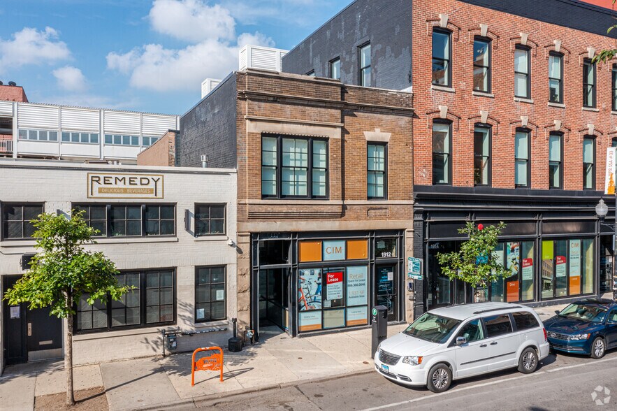 1912 N Milwaukee Ave, Chicago, IL à louer - Photo du bâtiment - Image 1 de 5