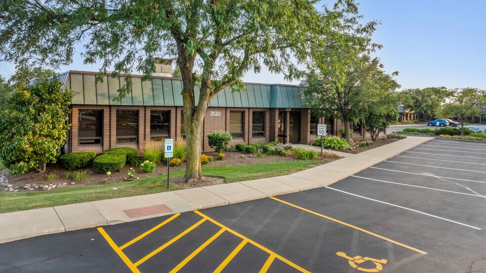 3030-3140 Finley Rd, Downers Grove, IL à louer - Photo du bâtiment - Image 2 de 5