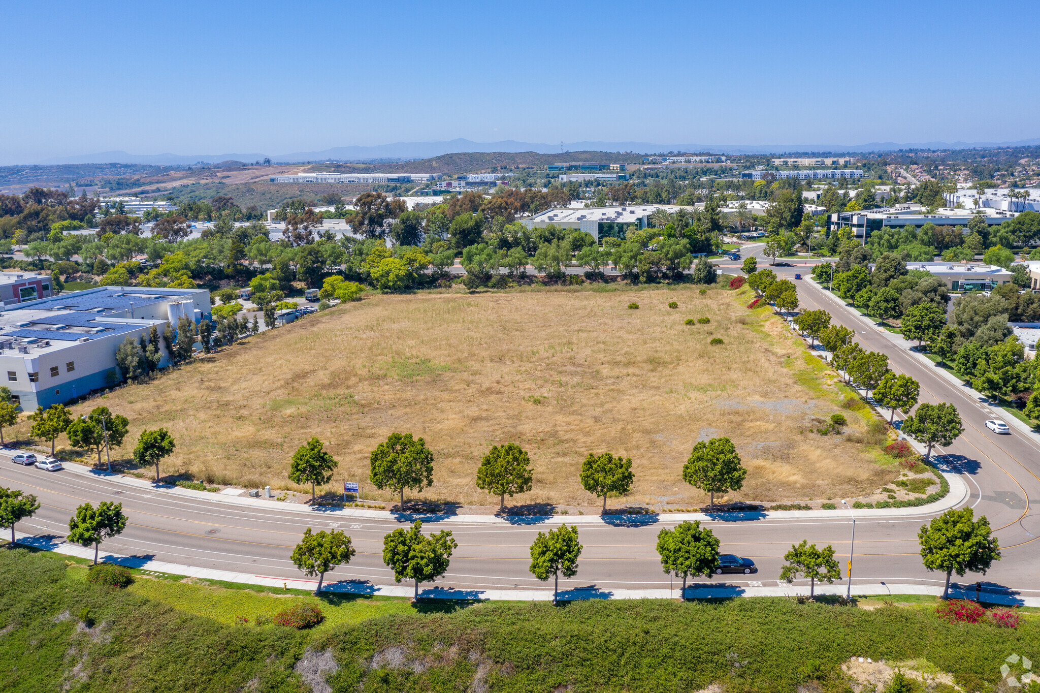 Gateway Rd, Carlsbad, CA à vendre Photo principale- Image 1 de 1