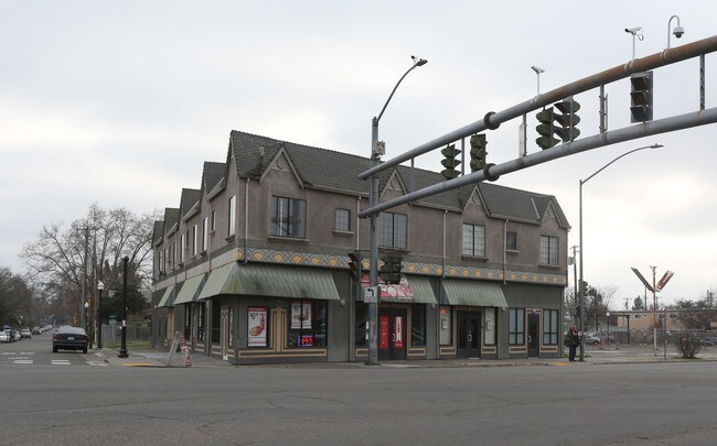Plus de détails pour 2322-2326 Del Paso Blvd, Sacramento, CA - Commerce de détail à vendre