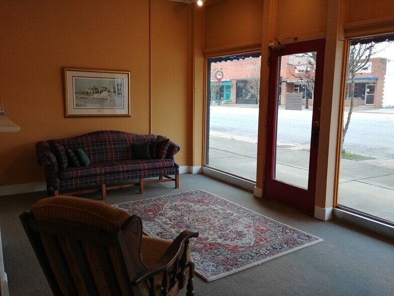 242 2nd St, Cheraw, SC à louer - Photo intérieure - Image 2 de 11