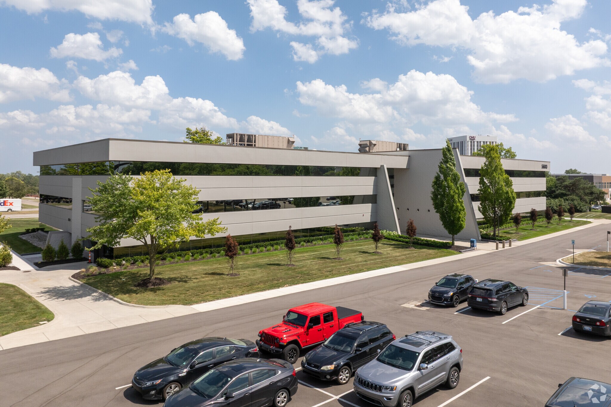 5600 New King Dr, Troy, MI for lease Primary Photo- Image 1 of 14