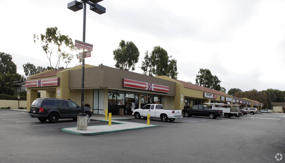 2413 Fairview Ave, Santa Ana, CA à louer - Photo du bâtiment - Image 2 de 11