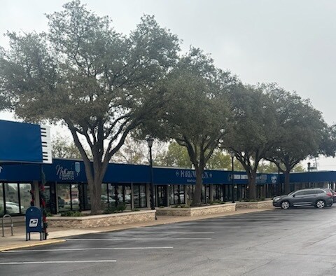 5901-6113 Burnet Rd, Austin, TX à louer - Photo du bâtiment - Image 3 de 4