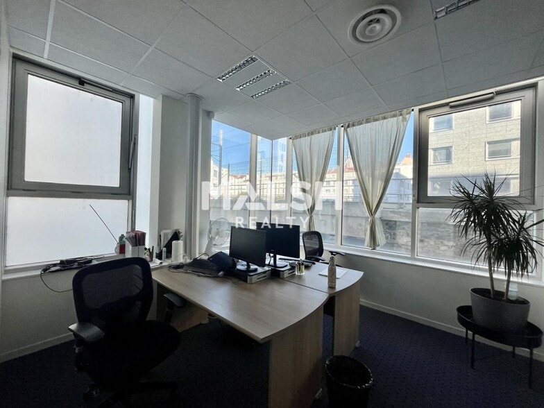 8 Place Camille Georges, Lyon for lease - Interior Photo - Image 2 of 13