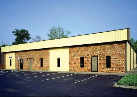 215 E Springbrook Dr, Johnson City, TN for lease Primary Photo- Image 1 of 2