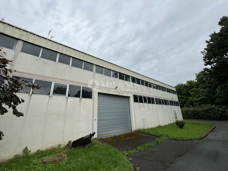 Industrial in Guyancourt for sale - Building Photo - Image 1 of 7