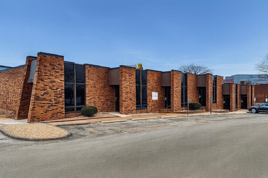 11 Worthington Access Dr, Maryland Heights, MO for lease - Primary Photo - Image 1 of 6