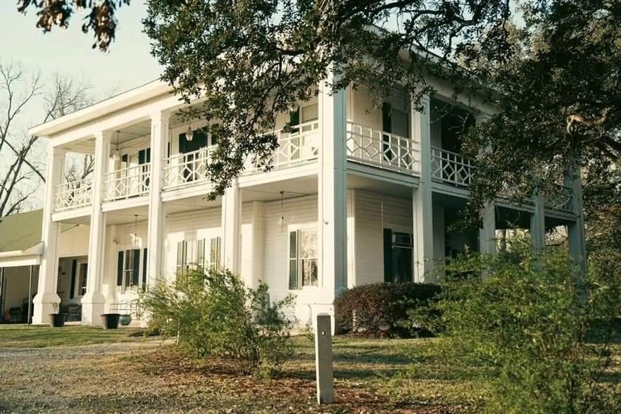 5800 England Dr, Alexandria, LA for sale - Primary Photo - Image 1 of 41