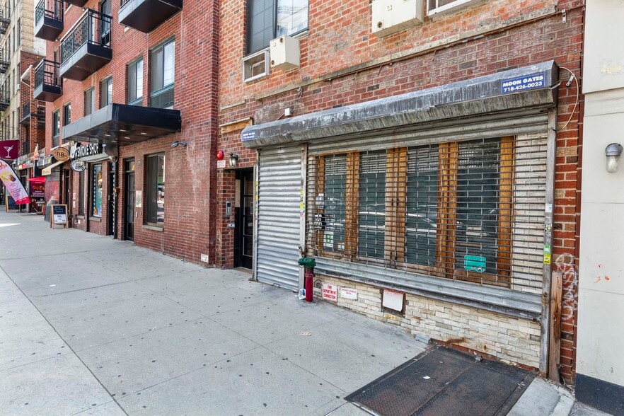 25-24 Broadway, Astoria, NY for lease - Building Photo - Image 2 of 4