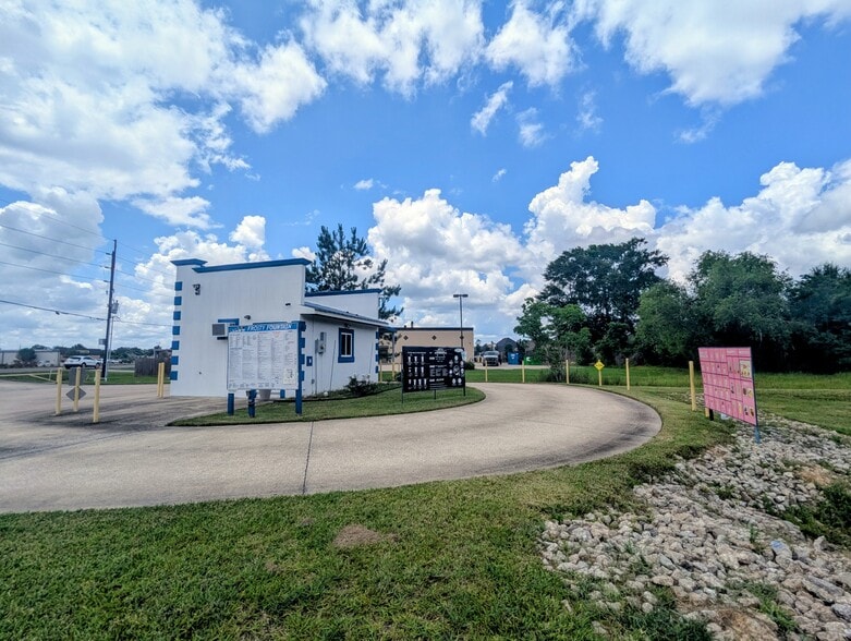 422 N Lhs Dr, Lumberton, TX à vendre - Photo du bâtiment - Image 2 de 30