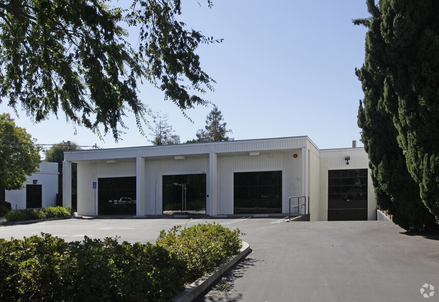 2189 Leghorn St, Mountain View, CA à louer - Photo du bâtiment - Image 3 de 5