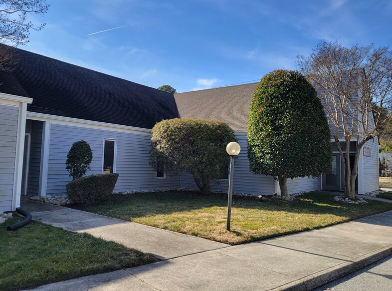 710 Denbigh Blvd, Newport News, VA à vendre - Photo du bâtiment - Image 2 de 12