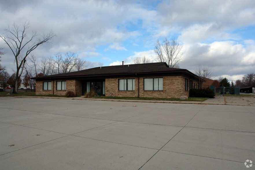 19865 15 Mile Rd, Clinton Township, MI à vendre - Photo principale - Image 1 de 1