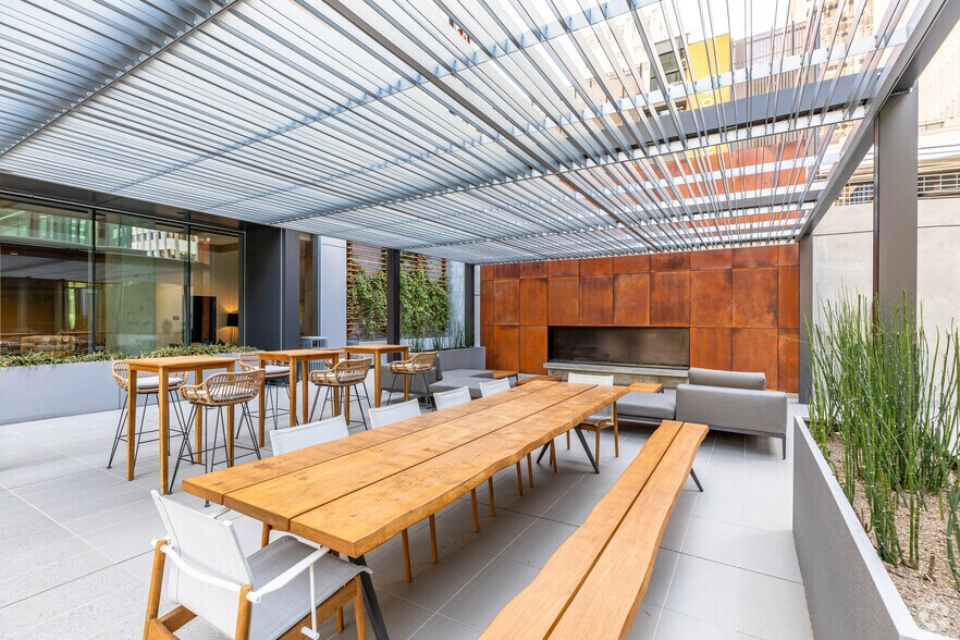 451 A St, San Diego, CA à louer - Photo du bâtiment - Image 3 de 16