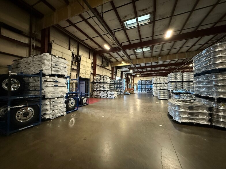 4401 N Elm St, Denton, TX for lease - Interior Photo - Image 1 of 3