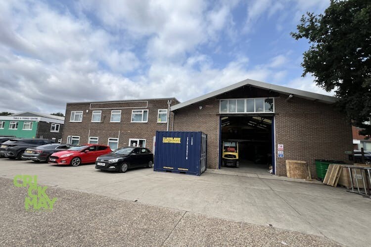 Blatchford Rd, Horsham à louer - Photo du bâtiment - Image 2 de 2