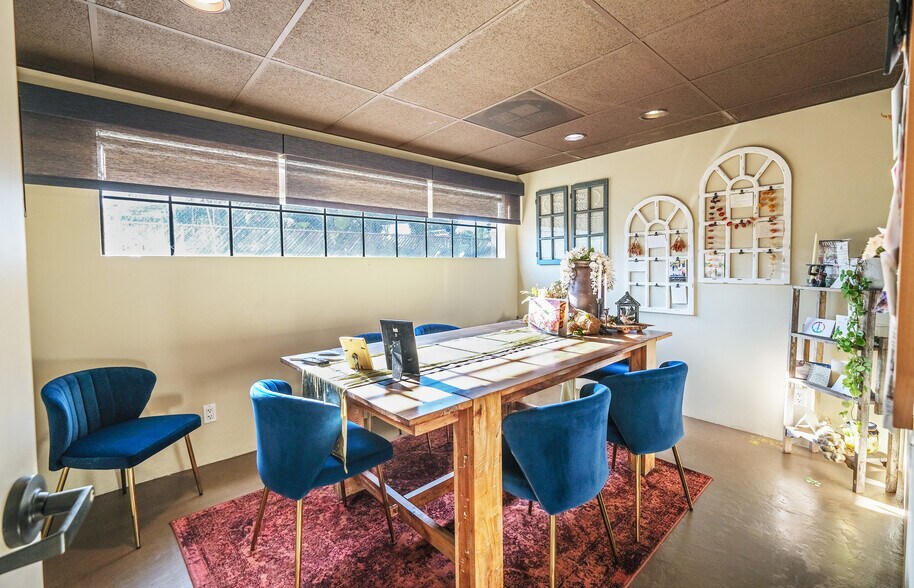 111 E Haley St, Santa Barbara, CA à vendre - Photo du bâtiment - Image 2 de 10